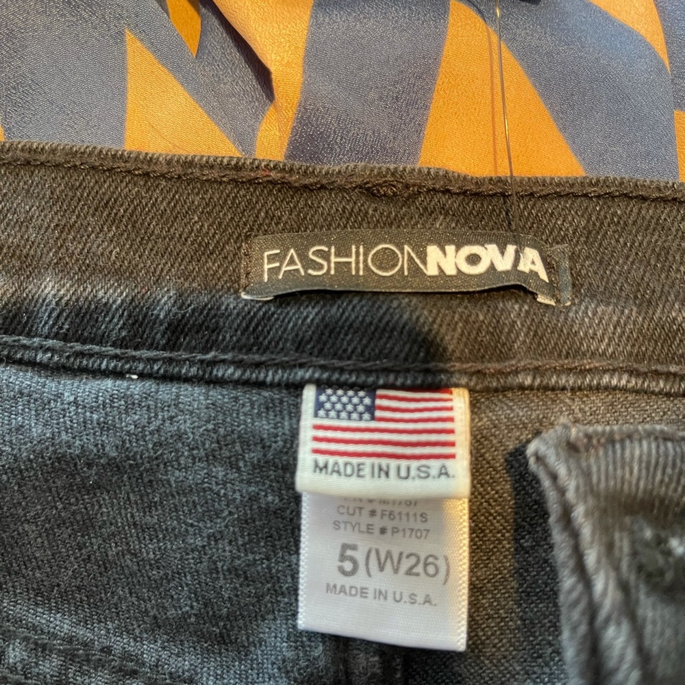 New with tags fashion nova black jeans